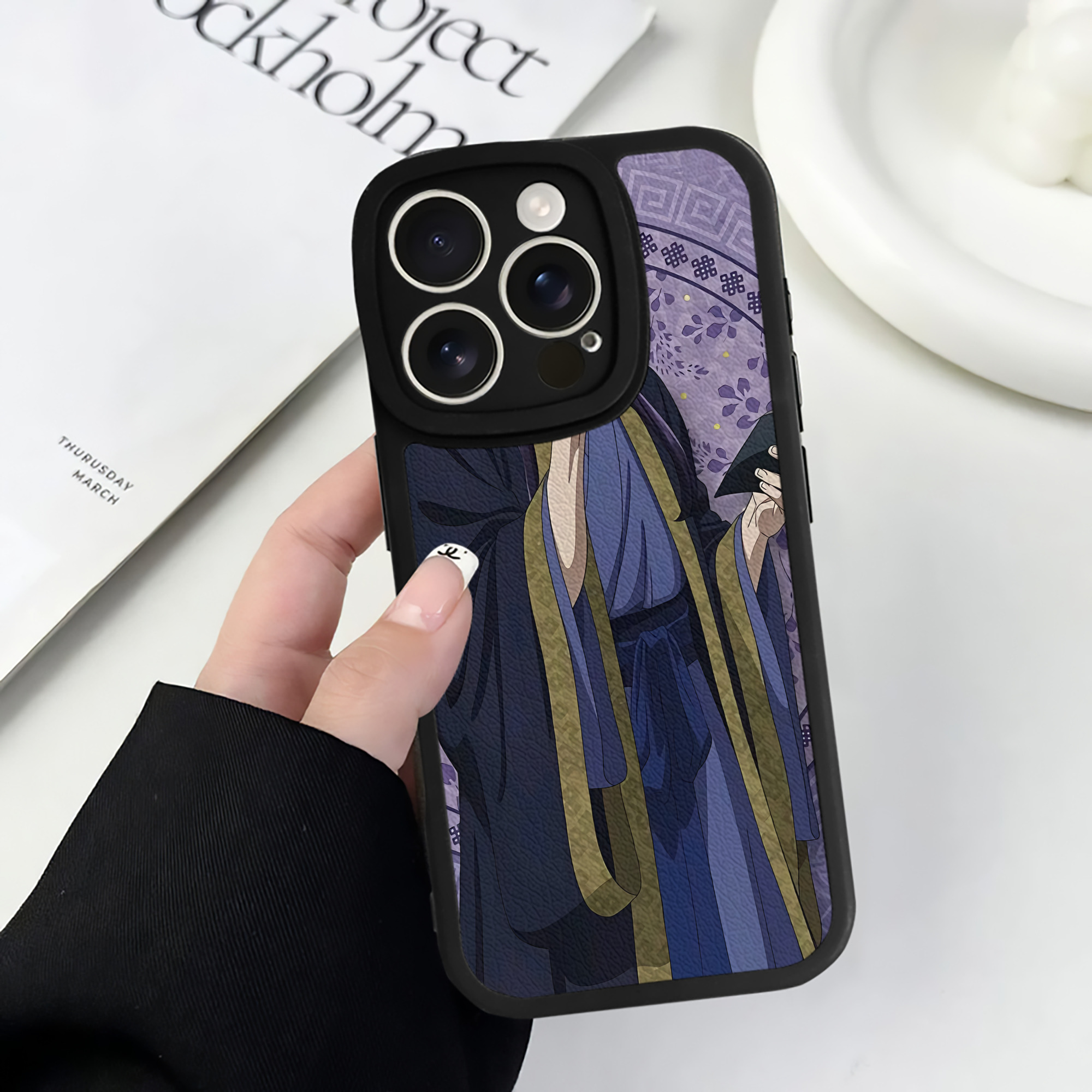 （画像用） 薬屋のひとりごと The Apothecary Diaries 【iPhone 16シリーズ対応】シリコンスマホケース（レザー調） 材質：シリコン